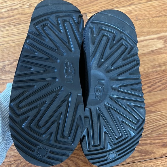 NEW UGG Slipper Shoe - Picture 2 of 4